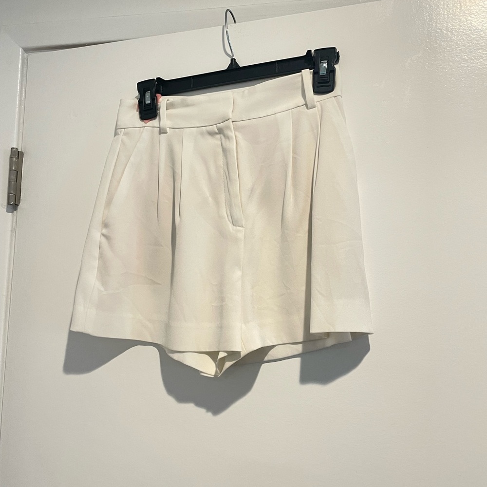 Aritzia Babaton Ivory shorts